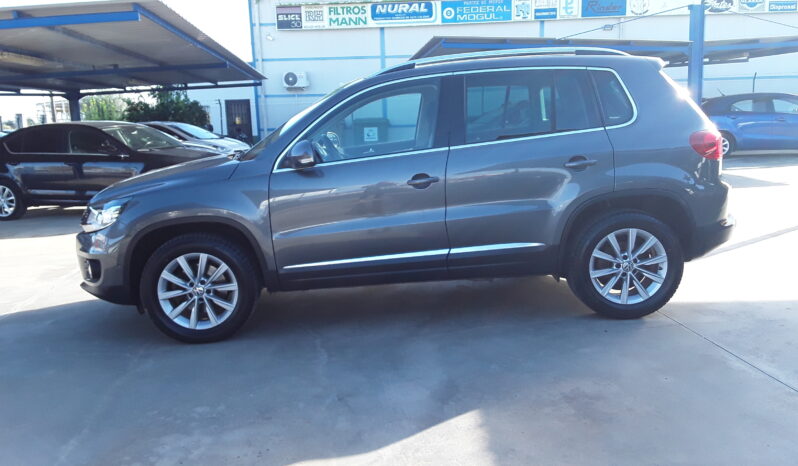 Volkswagen TIGUAN 2.0 TDI SPORTY  STYLE BUEMOTION TECH lleno