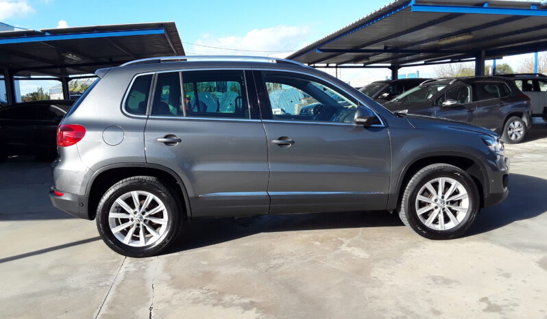 Volkswagen TIGUAN 2.0 TDI SPORTY  STYLE BUEMOTION TECH lleno