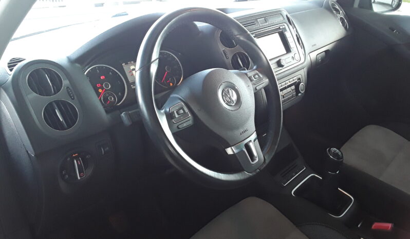 Volkswagen TIGUAN 2.0 TDI SPORTY  STYLE BUEMOTION TECH lleno