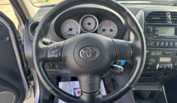 TOYOTA R4 LUNA 2.0 D4D 4X4 3P lleno