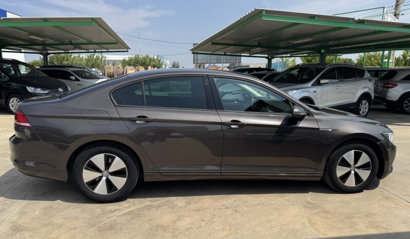 VOLKSWAGEN Passat Advance 1.6 TDI BMT lleno