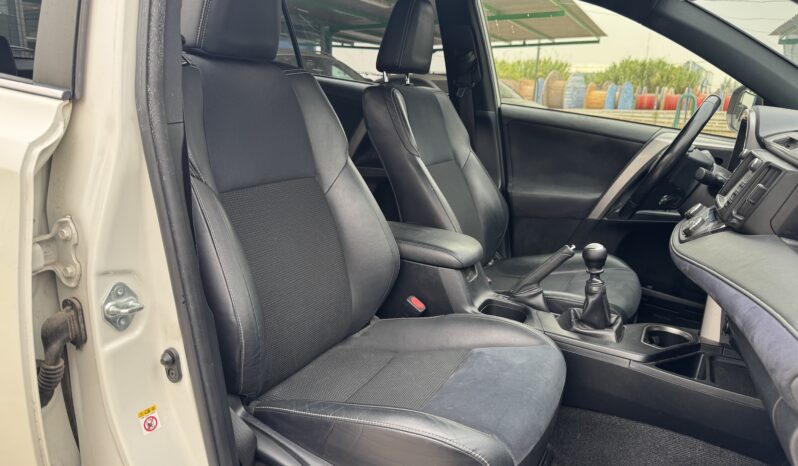 TOYOTA Rav4 2WD 150cv AVANCE lleno